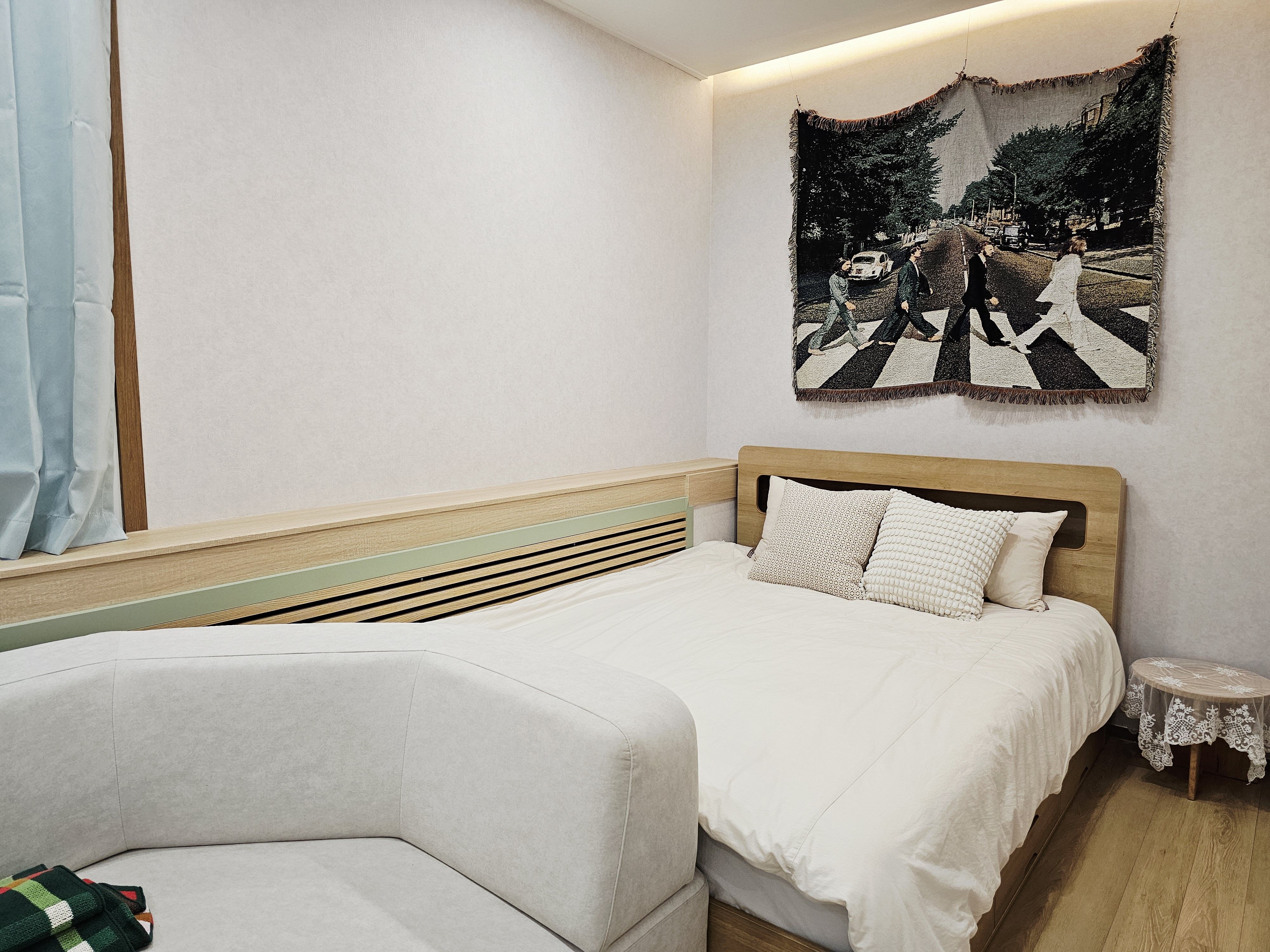 Room 2 Image 2